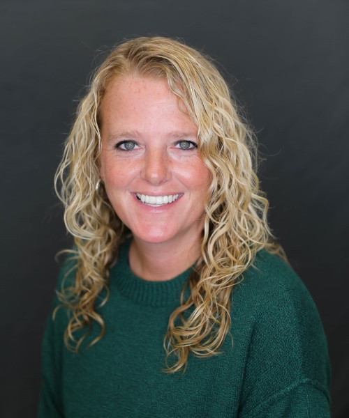 Leslie Rosselot Headshot